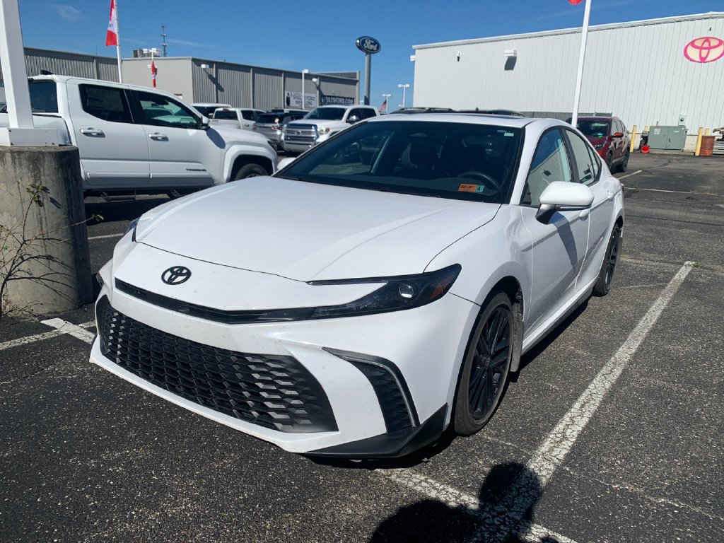 Used 2025 Toyota Camry SE w/ Convenience Package FWD image 7