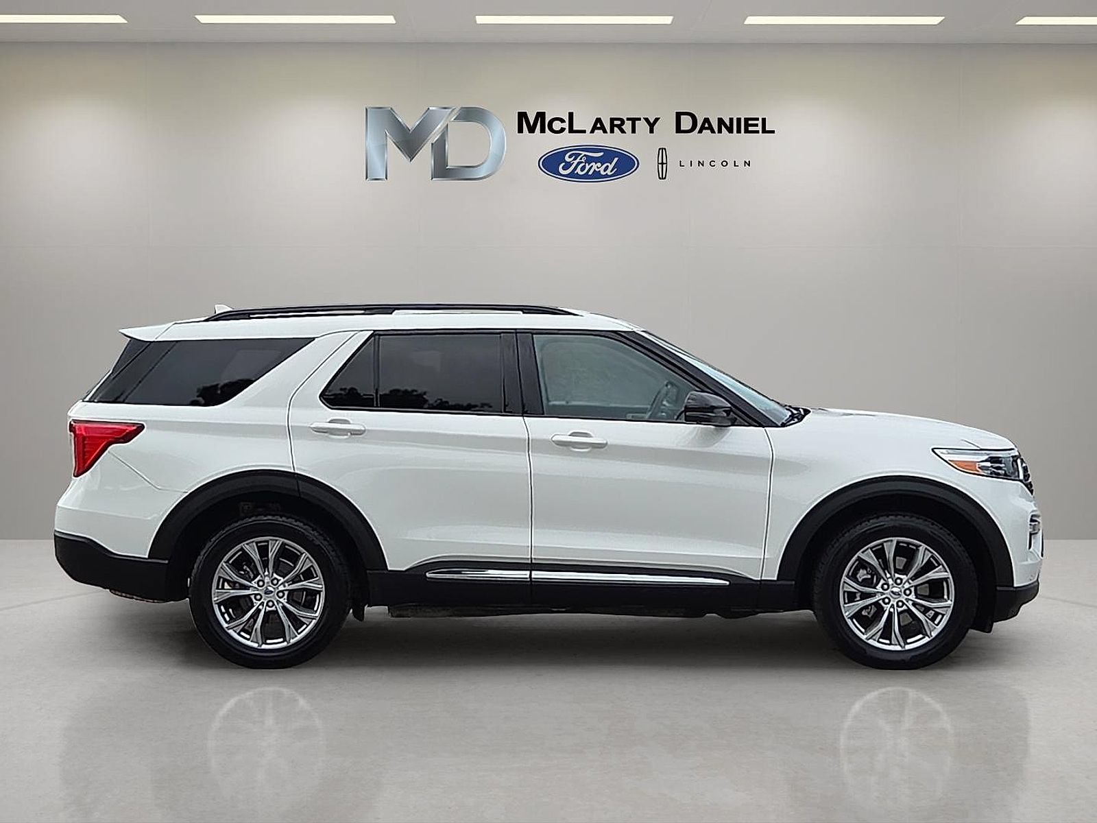 Certified 2023 Ford Explorer XLT w/ Equipment Group 202A AWD/4WD image 6