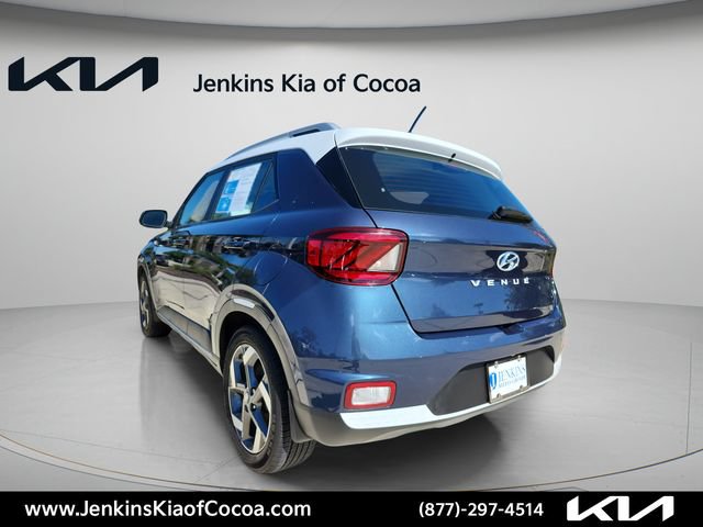 Used 2023 Hyundai Venue Limited FWD image 7