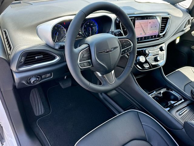 New 2026 Chrysler Pacifica Limited image 6