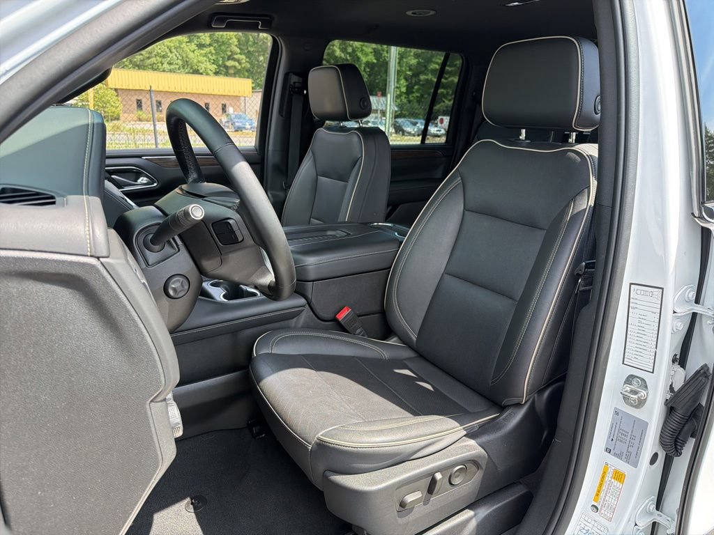 Used 2023 Chevrolet Suburban Premier AWD/4WD image 18
