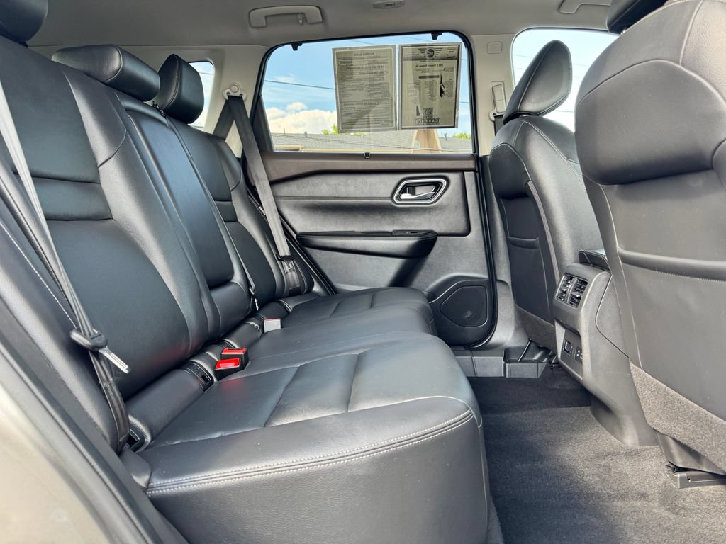 Used 2021 Nissan Rogue SL AWD/4WD image 14