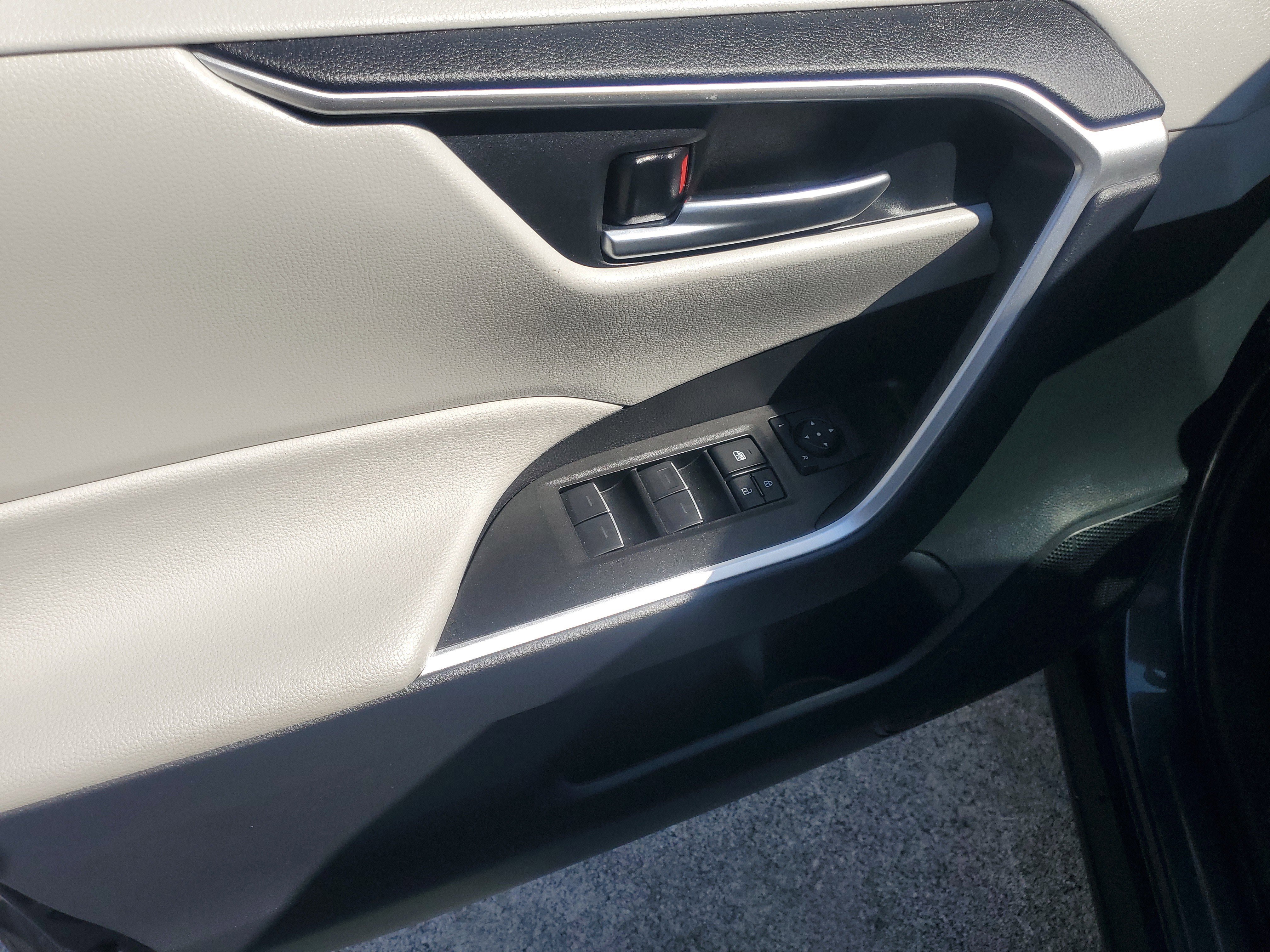 Certified 2025 Toyota RAV4 XLE Premium FWD image 20