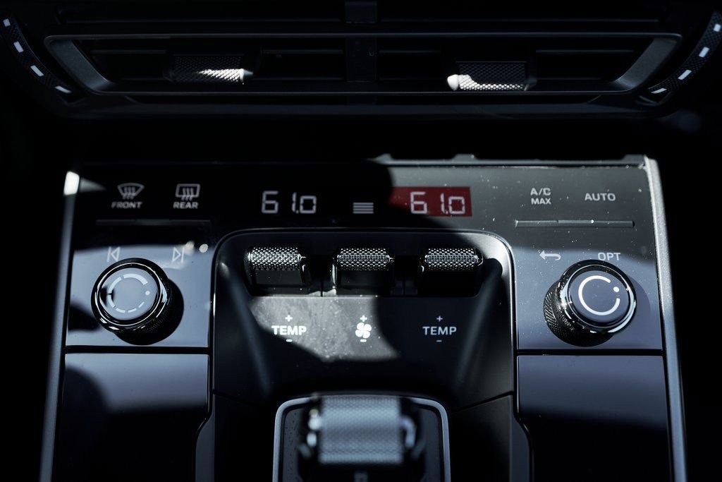 Used 2024 Porsche 911 Carrera 4S w/ Premium Package image 65