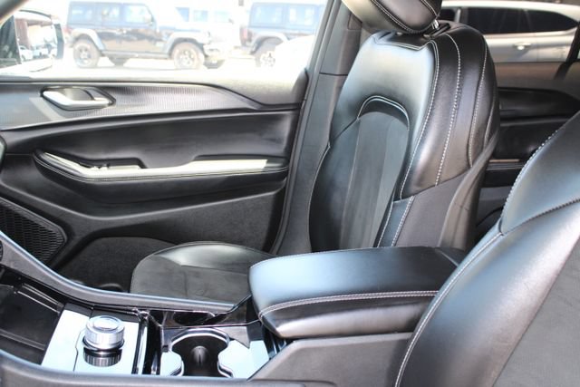 Used 2023 Jeep Grand Cherokee Altitude AWD/4WD image 30