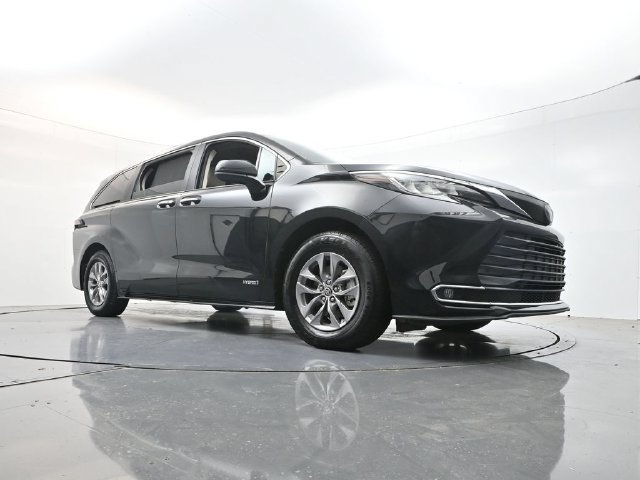 Used 2021 Toyota Sienna XLE FWD image 43