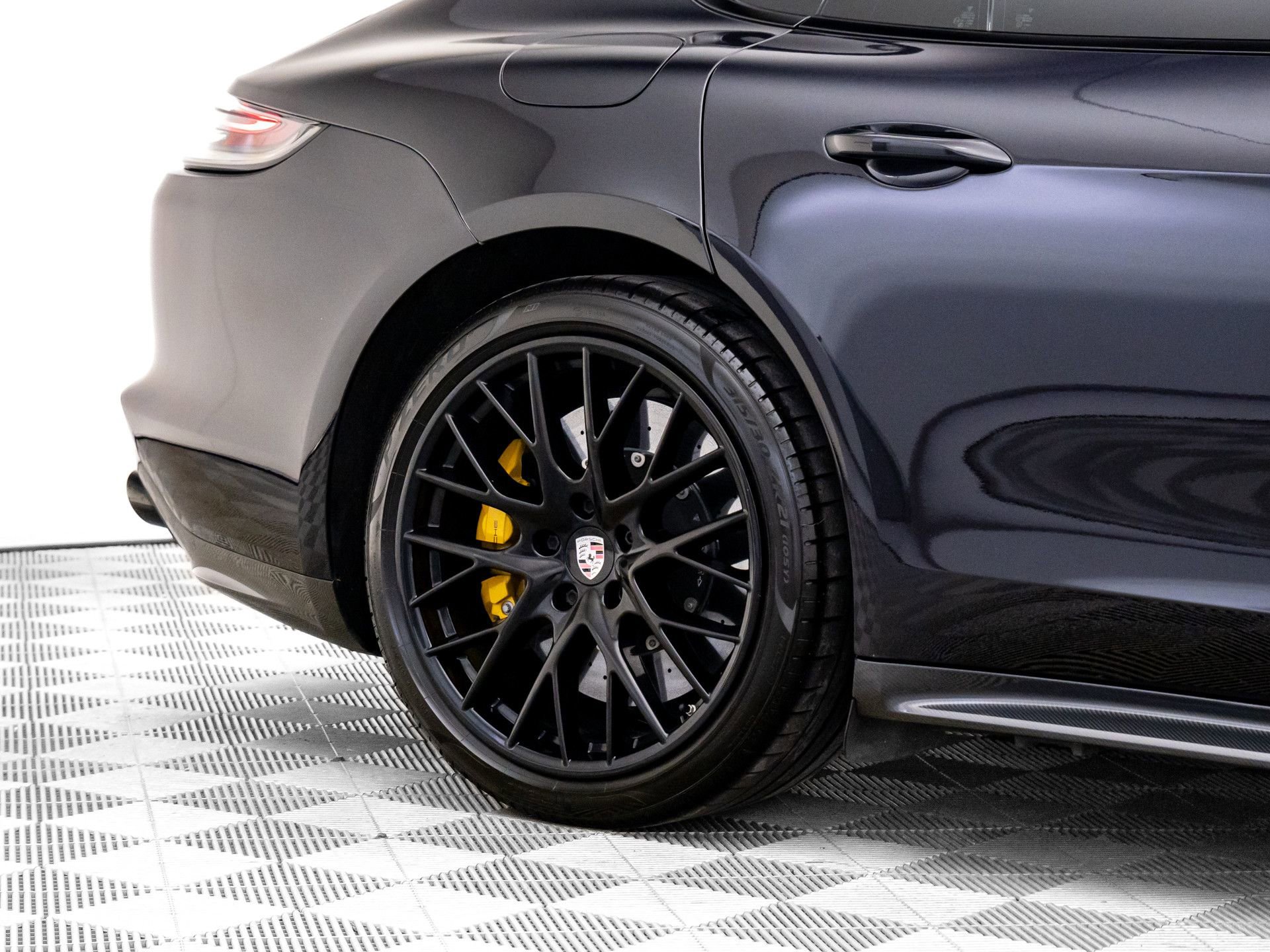 Used 2022 Porsche Panamera Turbo S image 39