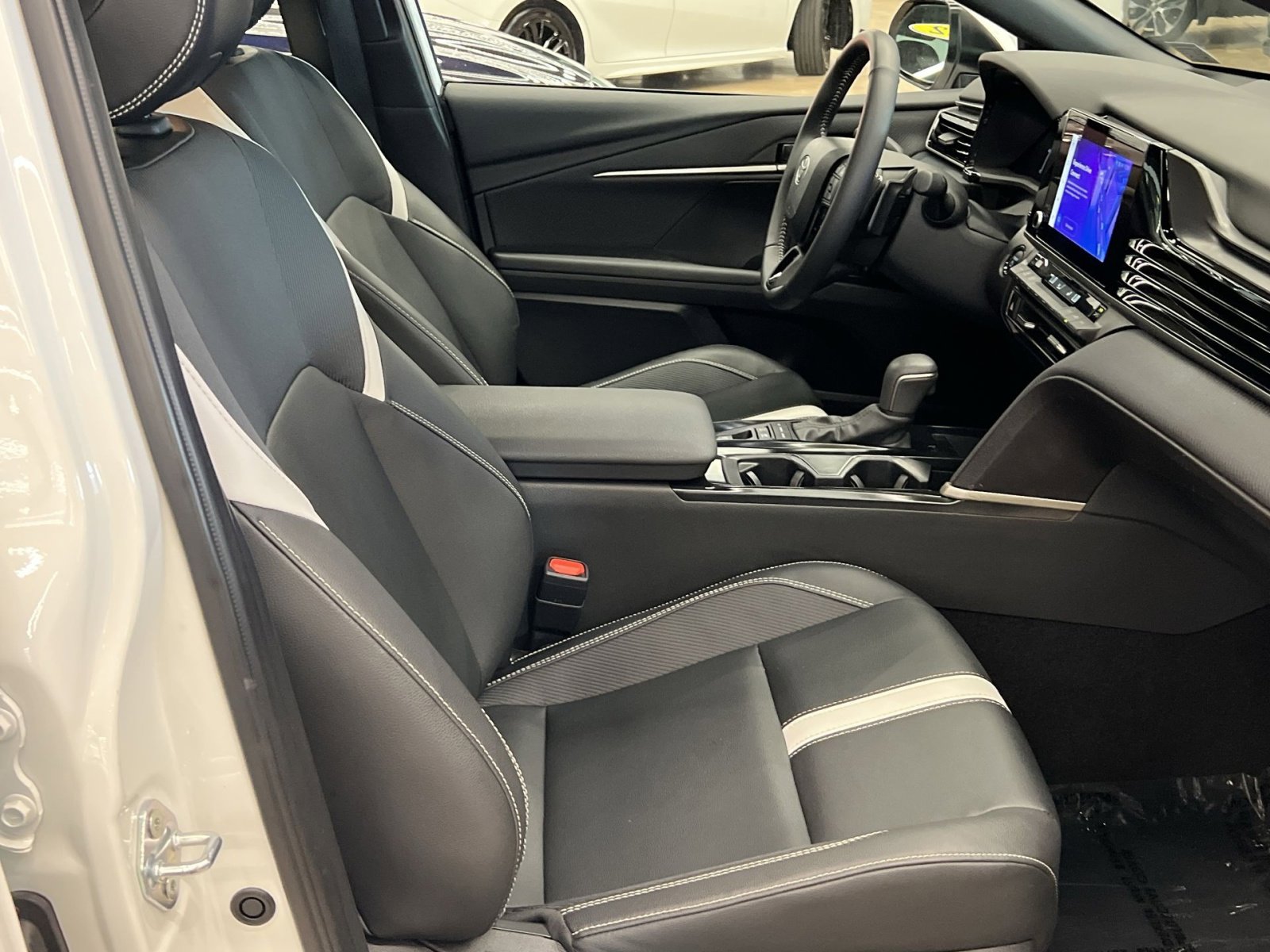 Used 2025 Toyota Camry SE image 26