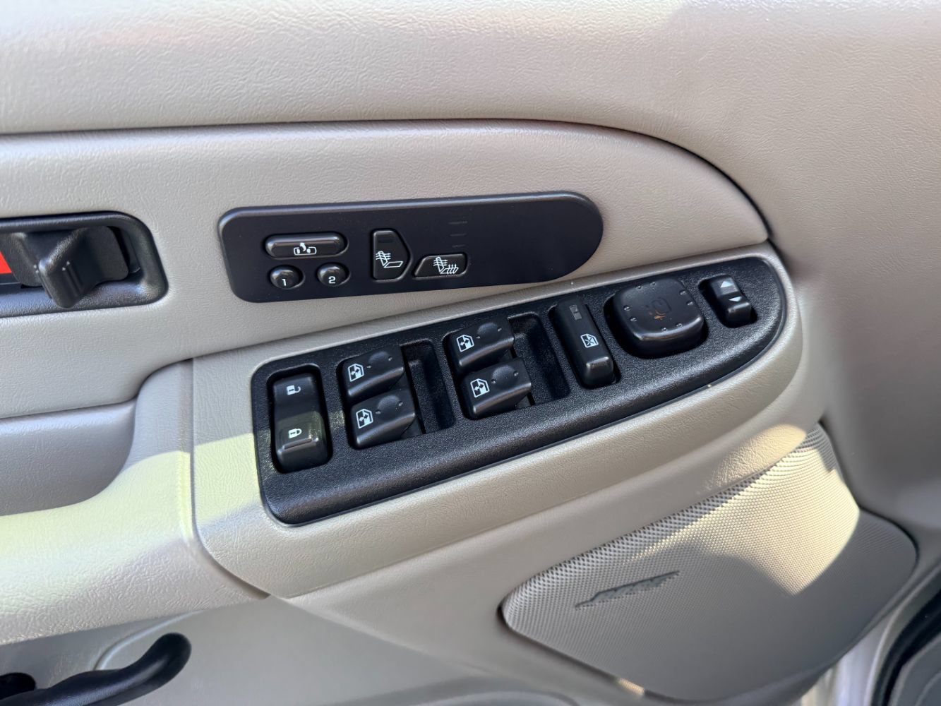 Used 2004 GMC Sierra 2500 SLT w/ Heavy-Duty Power Package AWD/4WD image 21