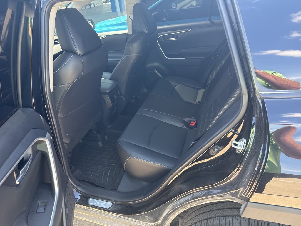 Used 2023 Toyota RAV4 XLE Premium image 8