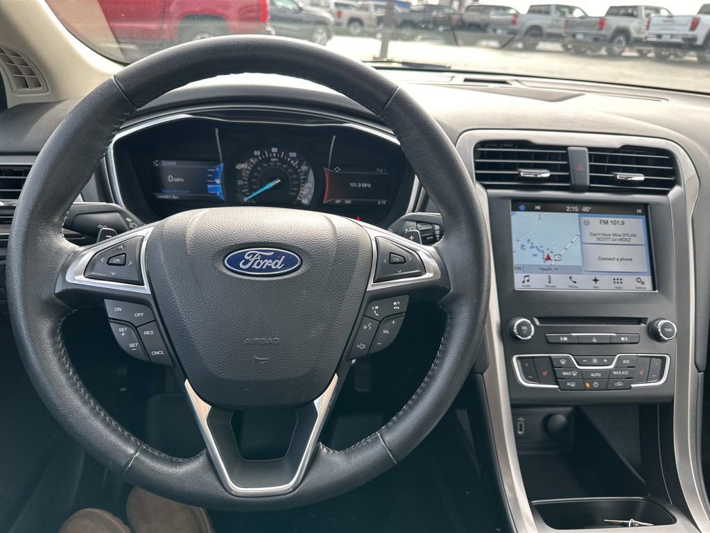 Used 2018 Ford Fusion SE w/ Fusion SE Technology Package image 14