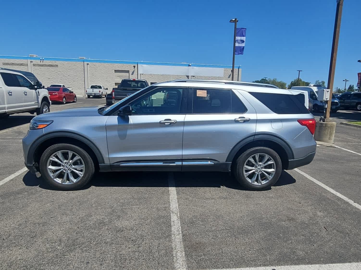 Used 2023 Ford Explorer Limited AWD/4WD image 5