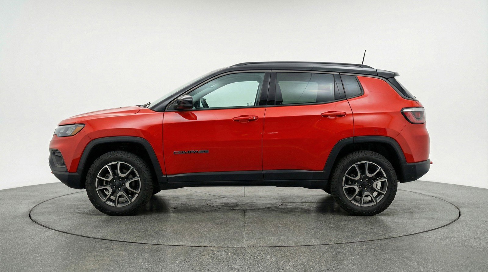 Used 2025 Jeep Compass Trailhawk image 5