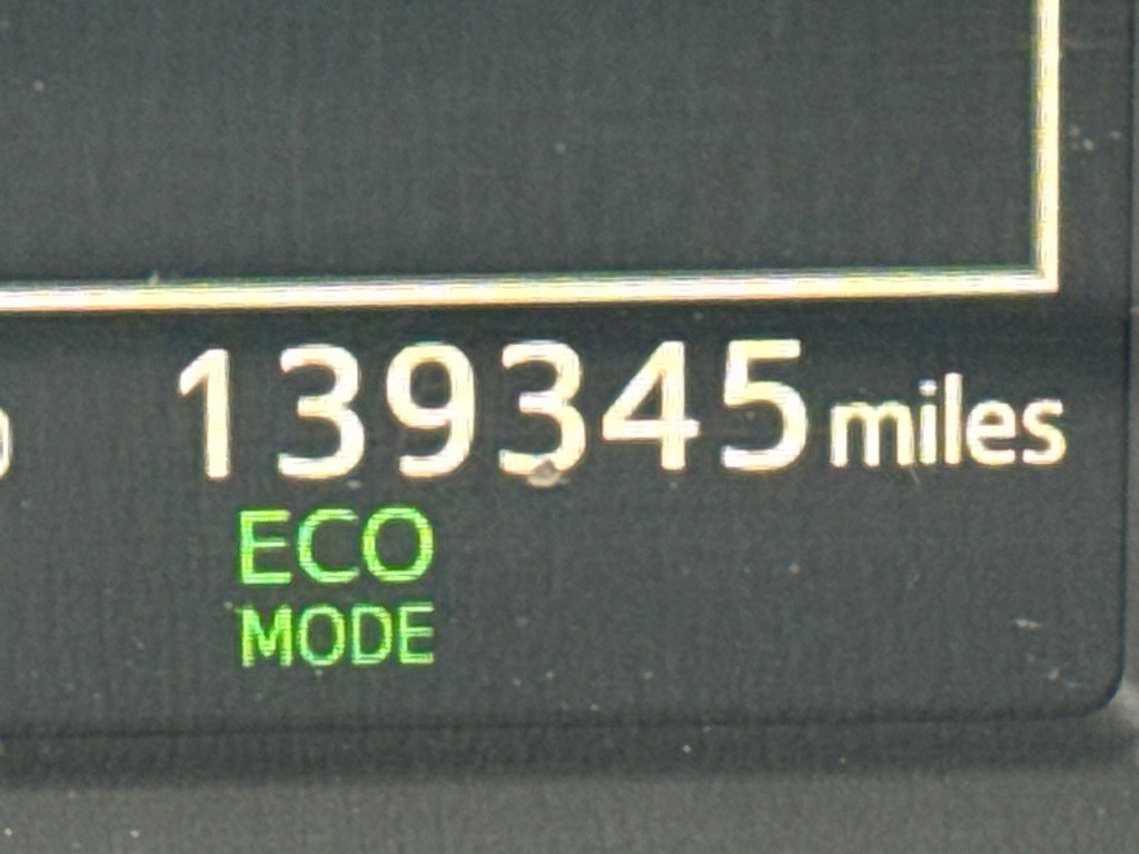 Used 2018 Toyota RAV4 LE FWD image 13