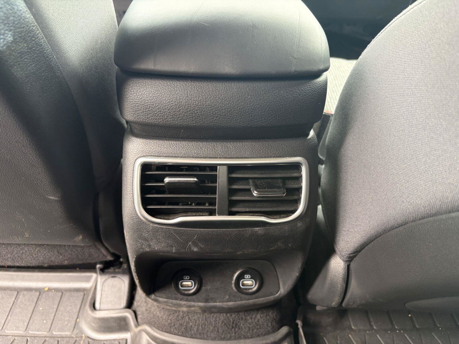 Used 2023 Hyundai Santa Fe SEL FWD image 18