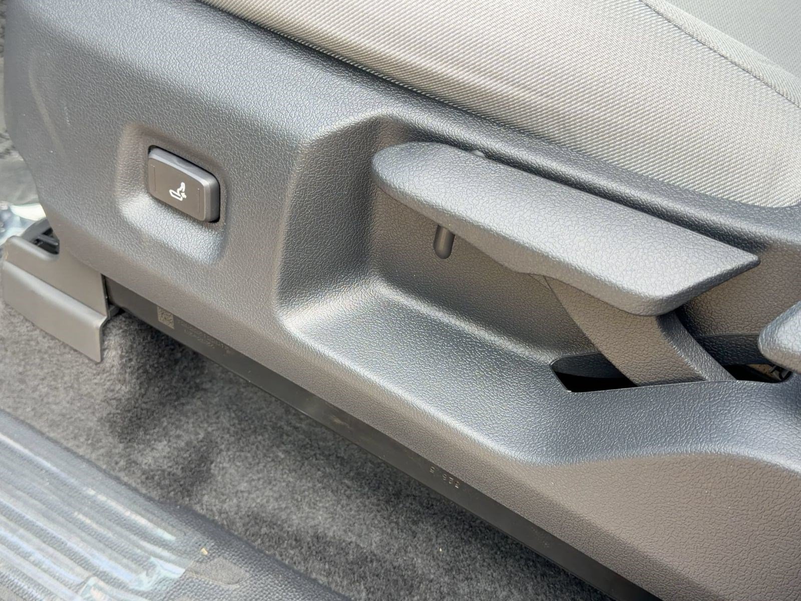 Used 2025 Toyota Tacoma SR5 AWD/4WD image 12