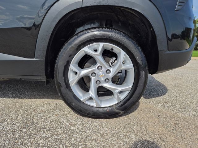 Used 2024 Chevrolet Trax LS w/ LS Convenience Package FWD image 9