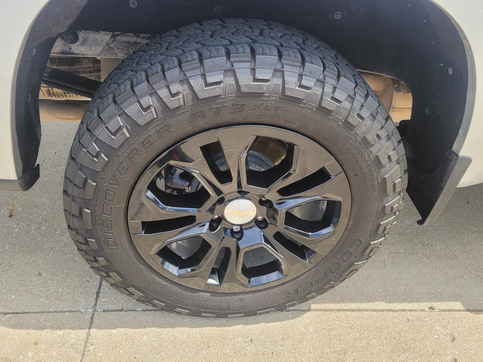 Used 2022 Chevrolet Silverado 1500 LTZ w/ Z71 Off-Road Package AWD/4WD image 6