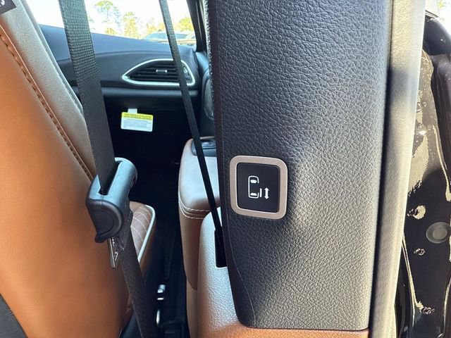 New 2026 Chrysler Pacifica Pinnacle image 20