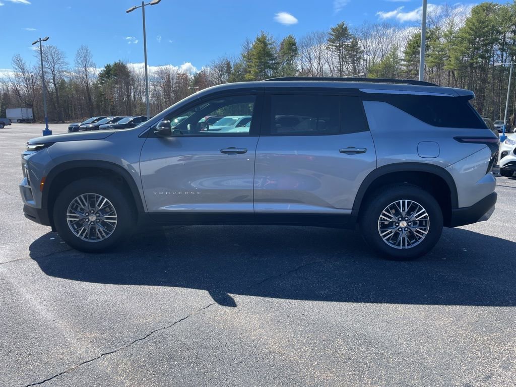 Used 2025 Chevrolet Traverse LT w/ LPO, Floor Liner Package FWD image 3