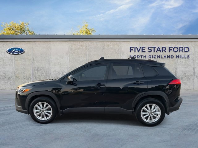 Used 2025 Toyota Corolla Cross LE FWD image 5