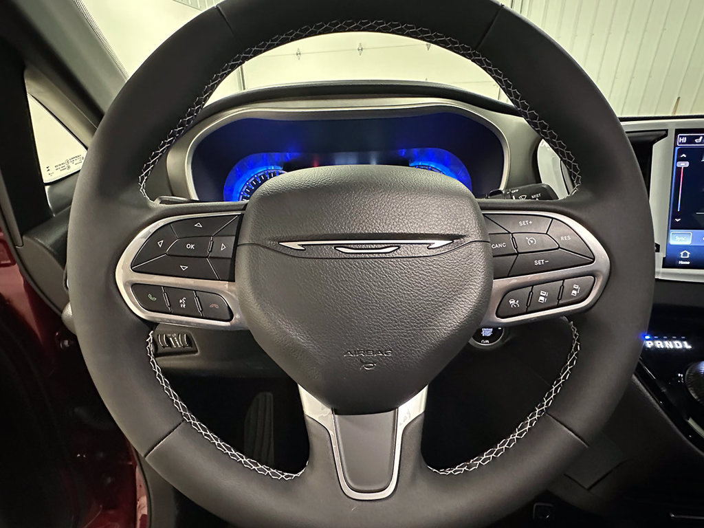 Used 2027 Chrysler Pacifica LX FWD image 38