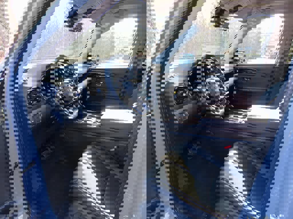 New 2025 Honda Pilot Touring image 2