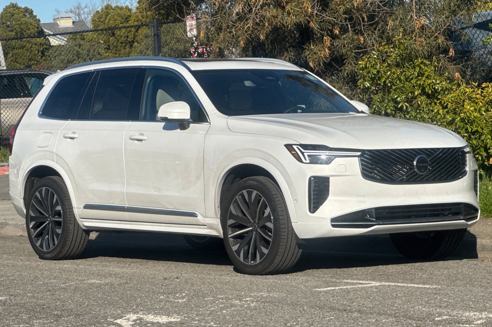 New 2026 Volvo XC90 B6 Plus w/ Protection Package Premier image 9