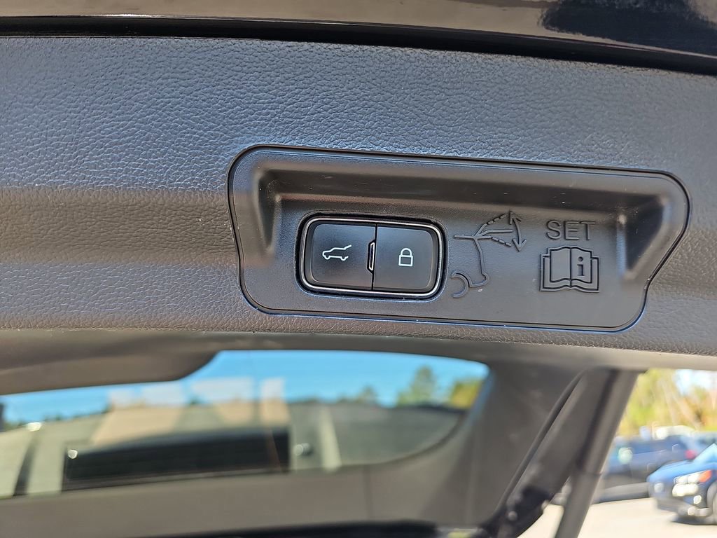 Used 2023 Ford Explorer Limited image 19