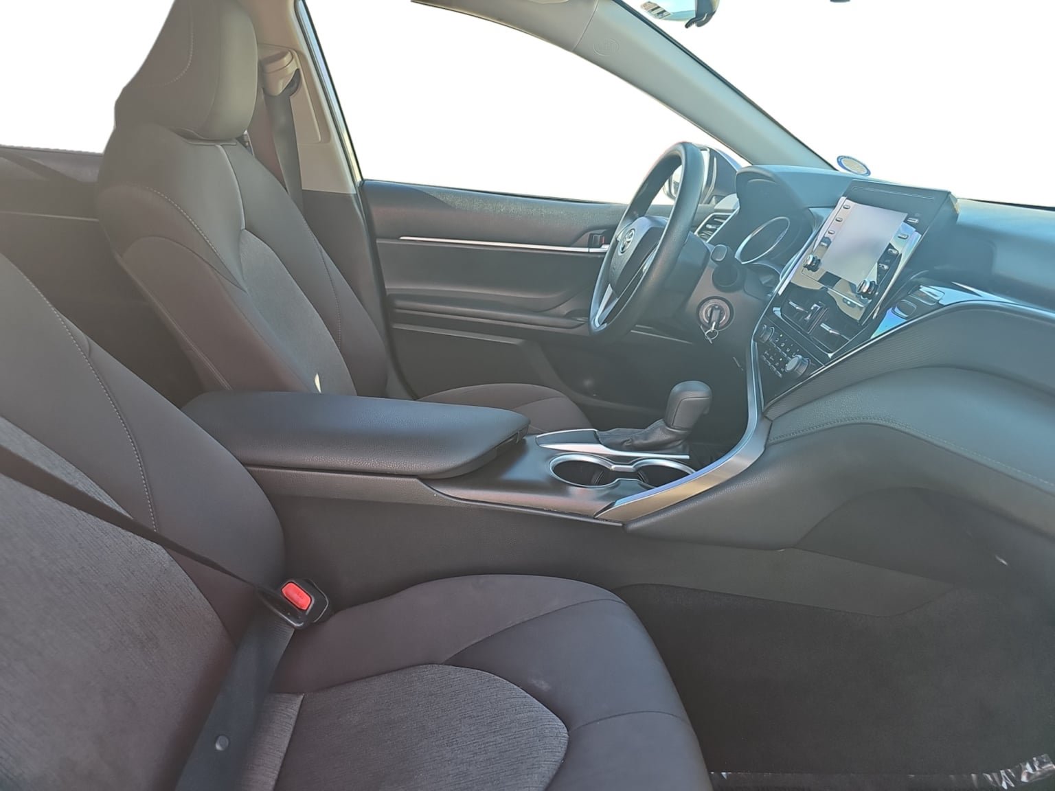 Used 2021 Toyota Camry LE FWD image 17