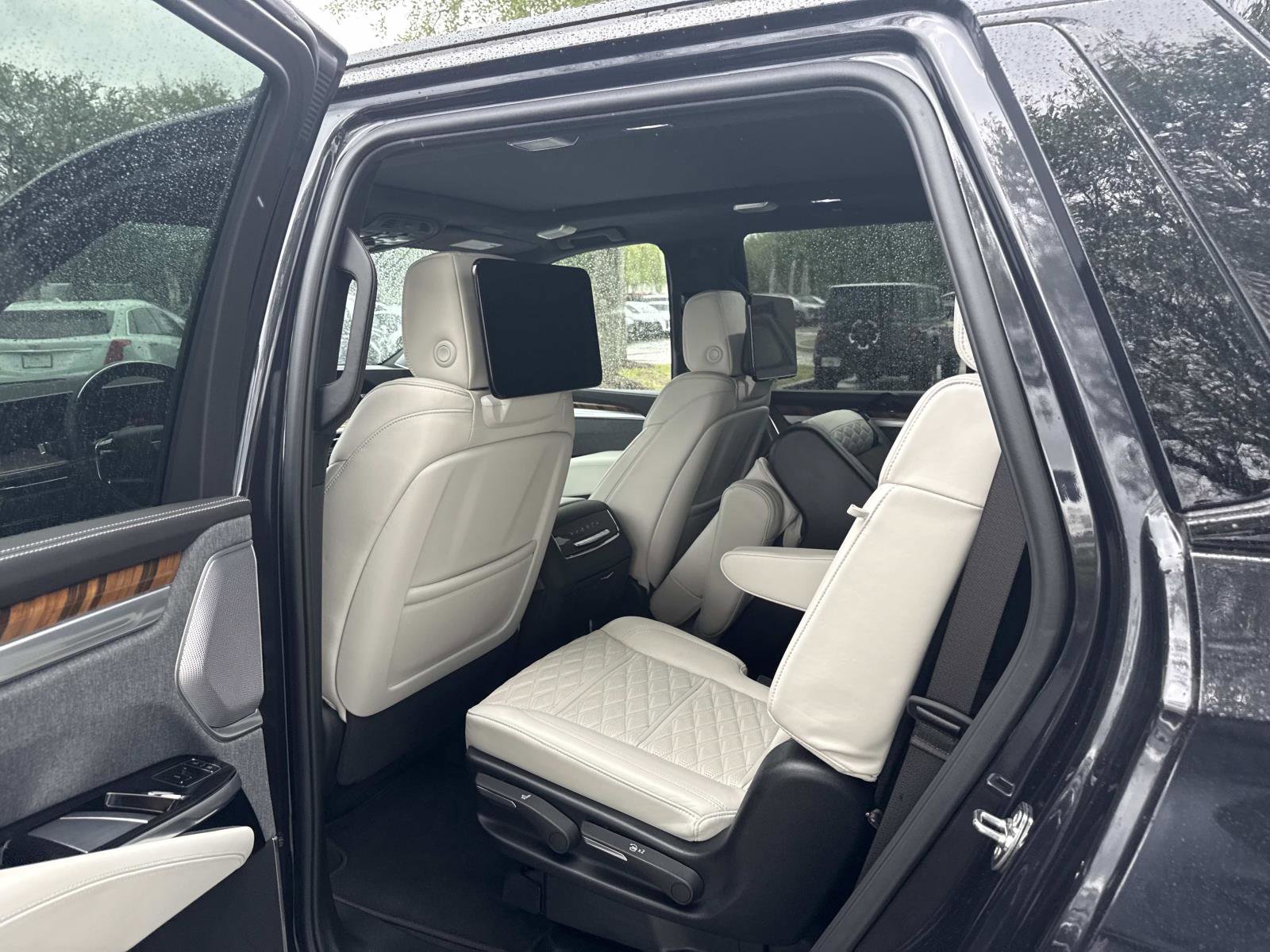 Used 2025 Cadillac Escalade Sport Platinum image 15