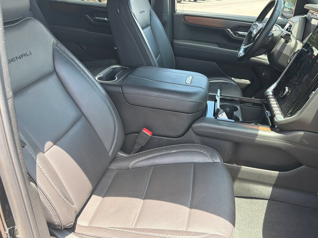 Used 2025 GMC Yukon Denali AWD/4WD image 13