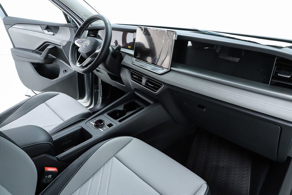 New 2026 Volkswagen Tiguan SE image 32