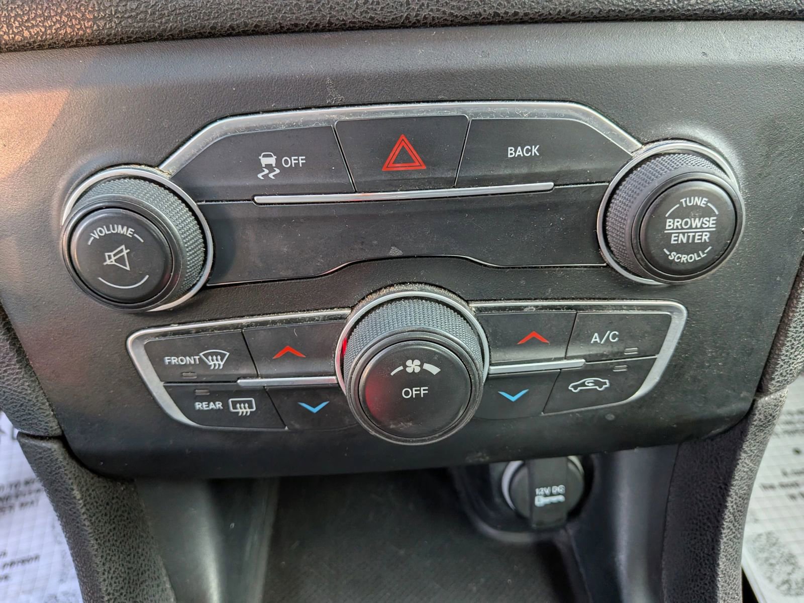 Used 2015 Dodge Charger SE image 38