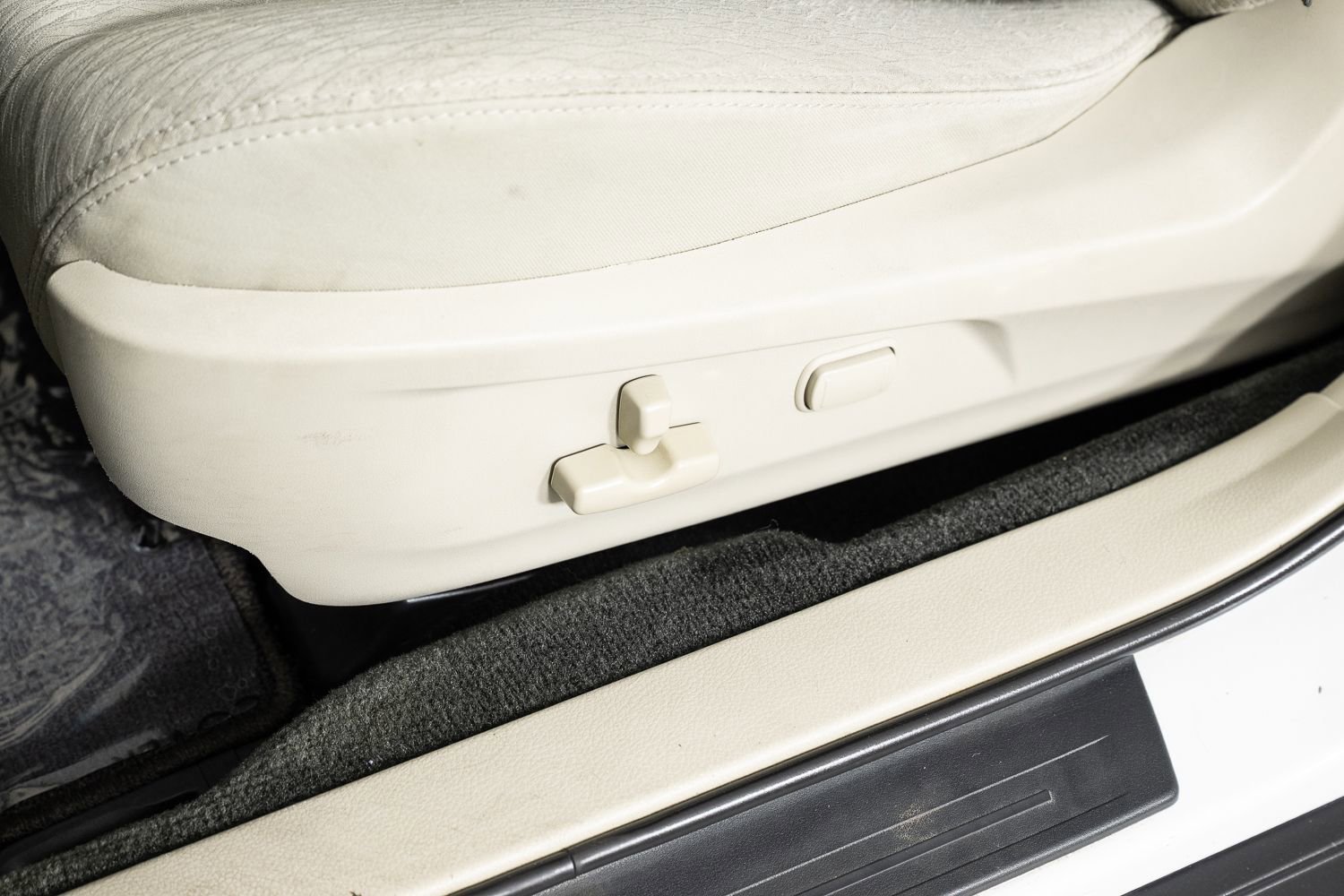 Used 2012 Subaru Outback 2.5i Premium w/ All-Weather Pkg image 17