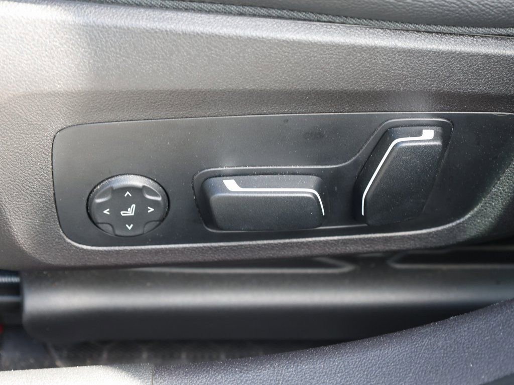 Used 2024 BMW 330i Sedan w/ Premium Package image 17