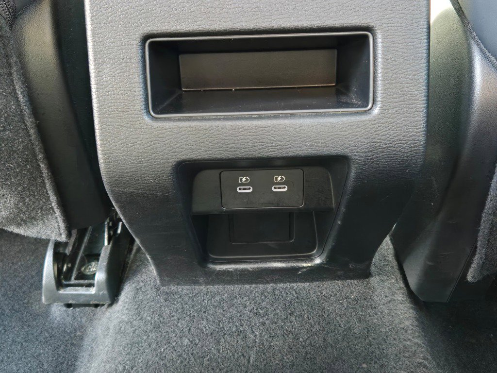 Used 2025 Mitsubishi Outlander SE image 18