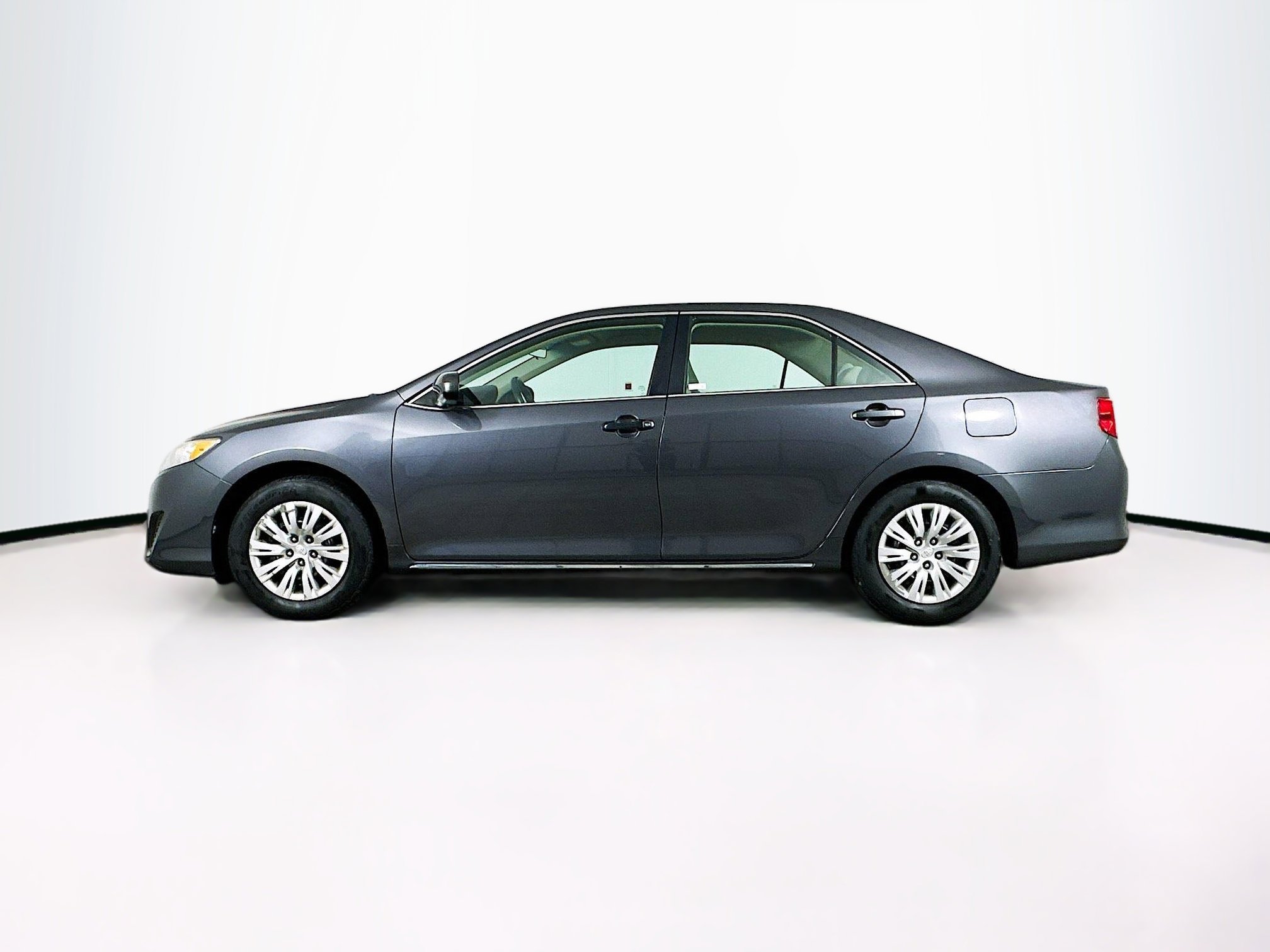 Used 2012 Toyota Camry LE image 4