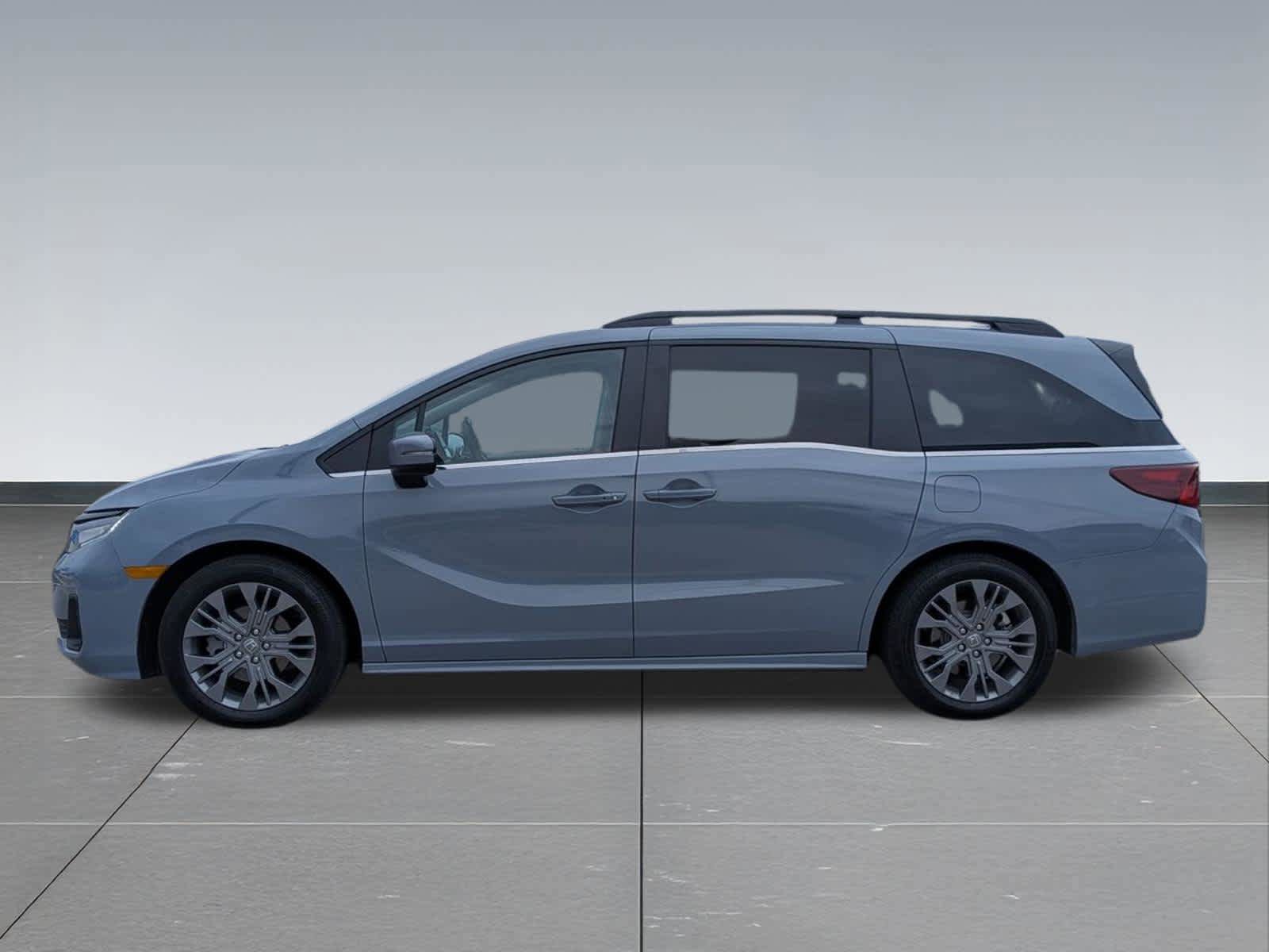 Used 2025 Honda Odyssey Touring image 3