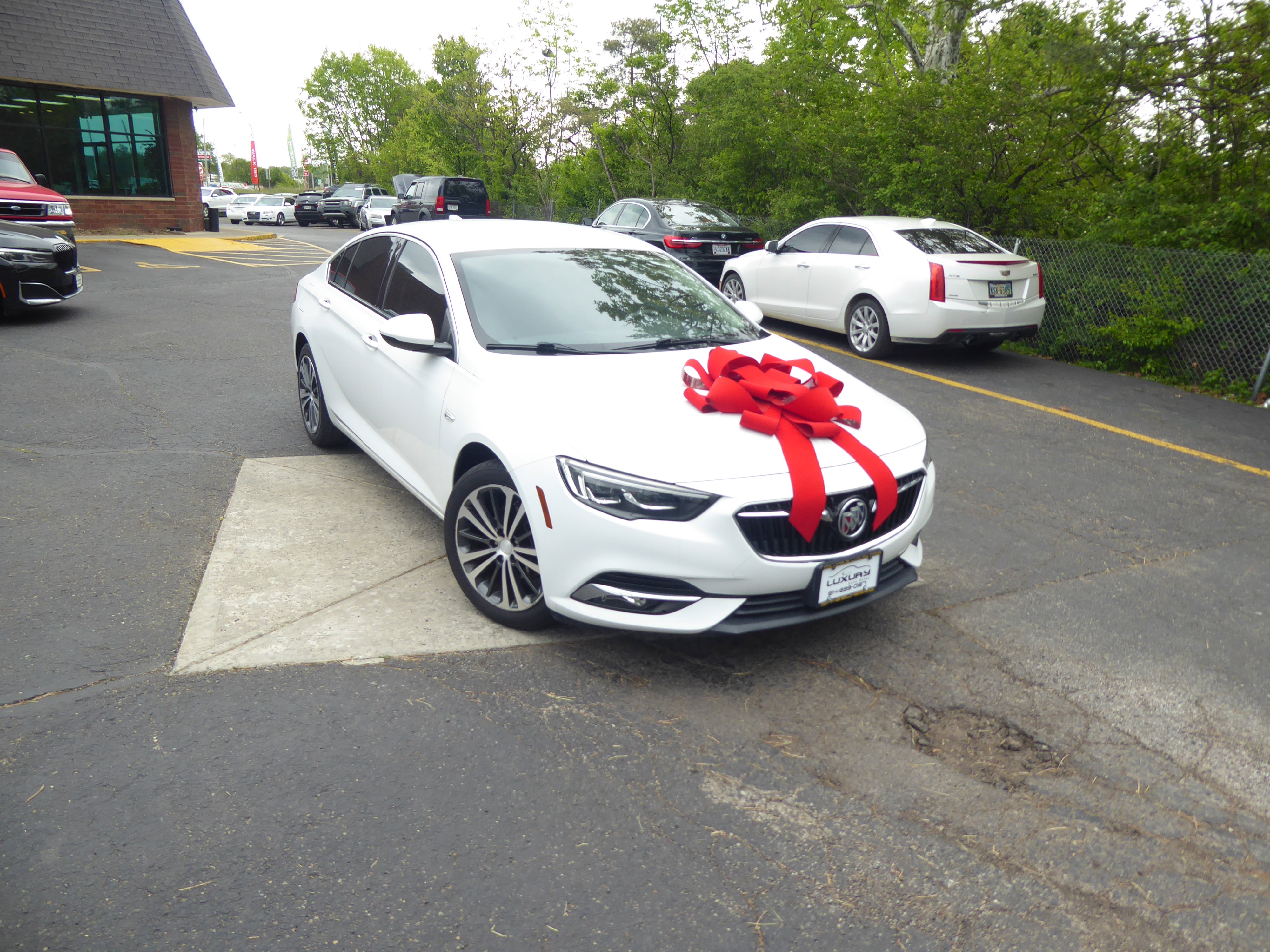 Used 2018 Buick Regal Preferred w/ Driver Confidence Package #1 FWD image 2