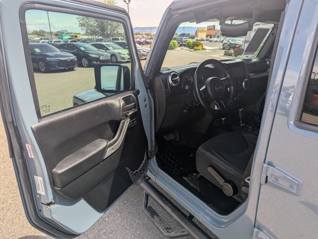 Used 2015 Jeep Wrangler Unlimited Sahara AWD/4WD image 8