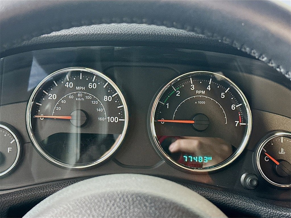 Used 2015 Jeep Wrangler Unlimited Sahara image 11