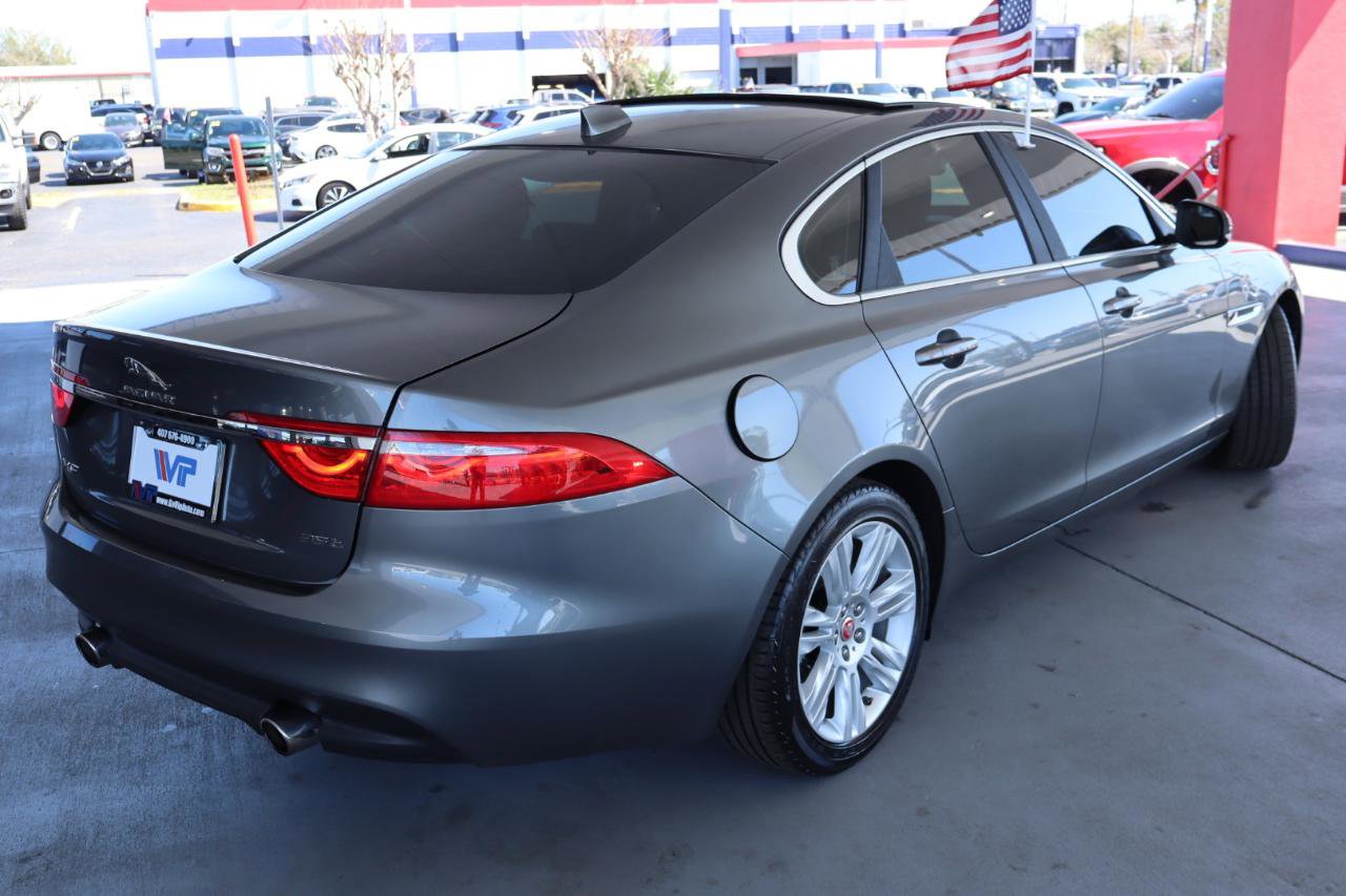 Used 2017 Jaguar XF Premium image 5