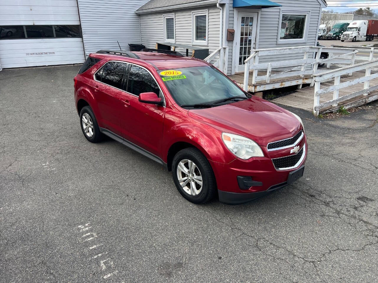 Used 2015 Chevrolet Equinox LT w/ Driver Convenience Package FWD image 3