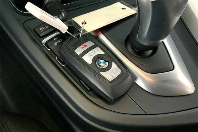 Used 2017 BMW 320i Sedan image 13
