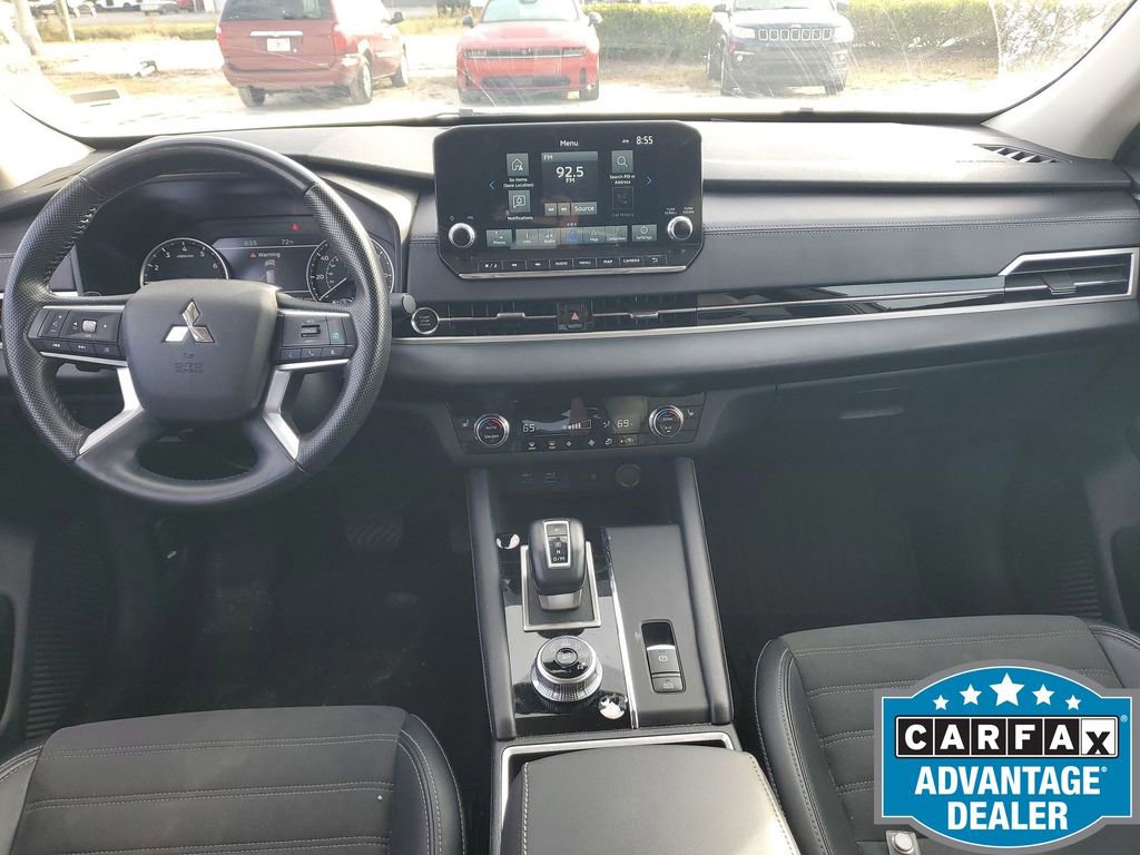 Used 2024 Mitsubishi Outlander SE image 11