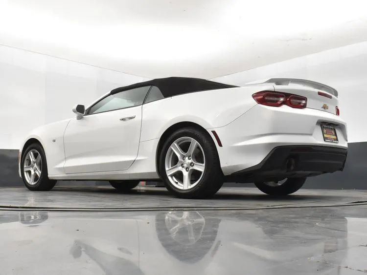 Used 2023 Chevrolet Camaro LT RWD image 10