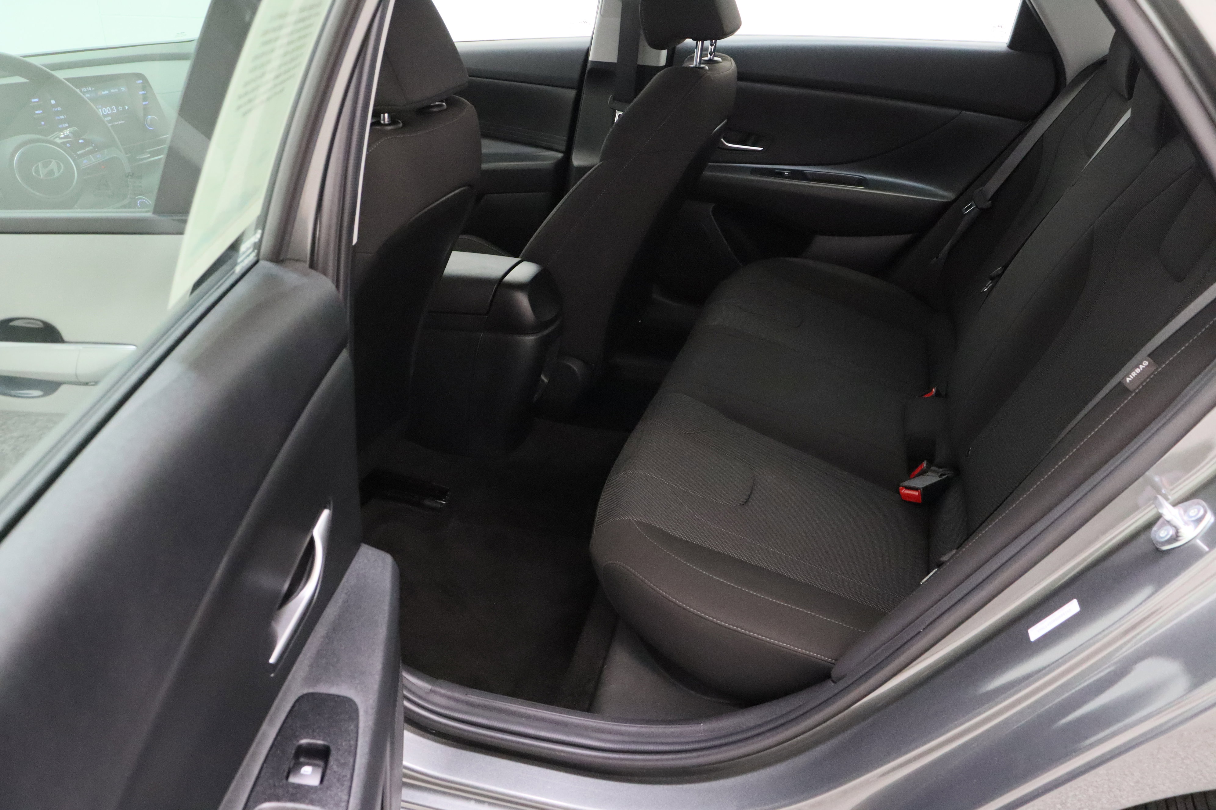 Used 2025 Hyundai Elantra SE image 26