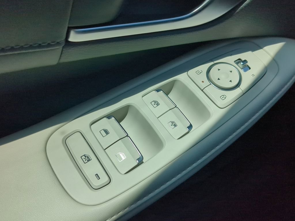 New 2025 Hyundai Sonata Limited image 19