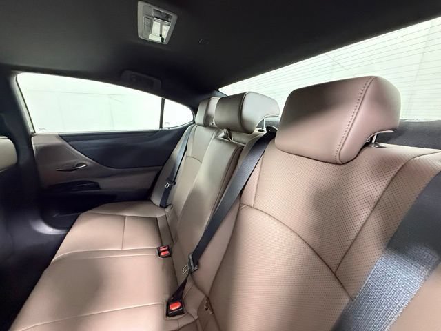 Used 2025 Lexus ES 300h w/ Premium Package FWD image 27